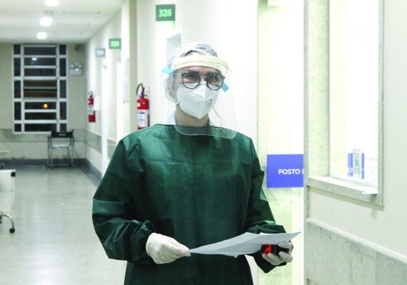 'Todos os dias me sinto desafiada em relação à Covid-19', diz médica da linha de frente