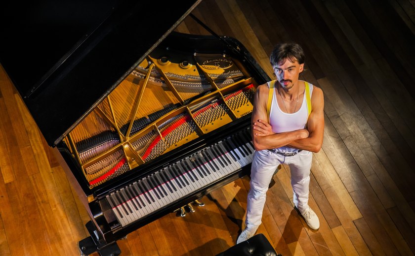 Queen ao Piano: Bruno Hrabovsky homenageia a banda ícone do rock em um concerto no Teatro Deodoro