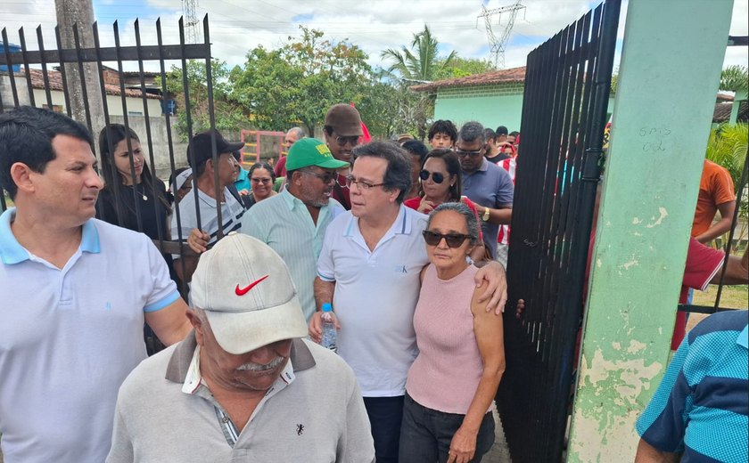 Tutmés Airan visita famílias despejadas em Messias