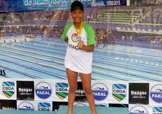 Atleta mirim vence em seis provas de natação no Campeonato Alagoano de Inverno