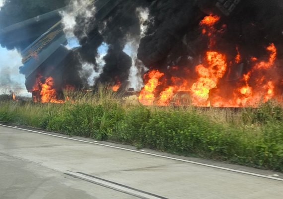 Caminhão-tanque explode e interdita BR-101 entre São Miguel e Luziápolis