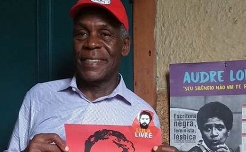 Ator de 'Máquina Mortífera' faz visita a Lula em Curitiba