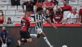 Atlético-MG bate Athletico e se aproxima do título Brasileiro