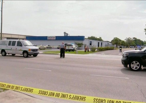 Homem atira dentro de escritório em Orlando e cinco pessoas morrem
