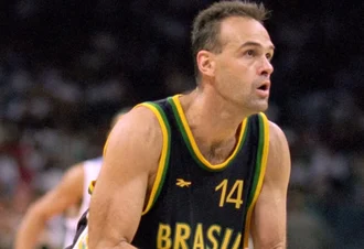 Oscar Schmidt é internado às pressas em São Paulo após mal-estar