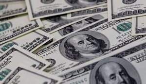 Dólar fecha estável com alta de 0,09%