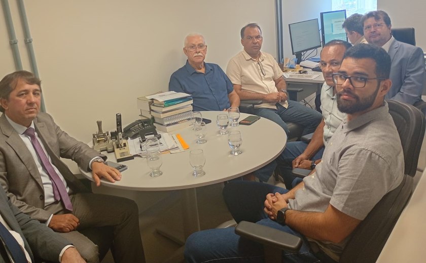 Ministério Público de Alagoas recebe empresários que temem falência