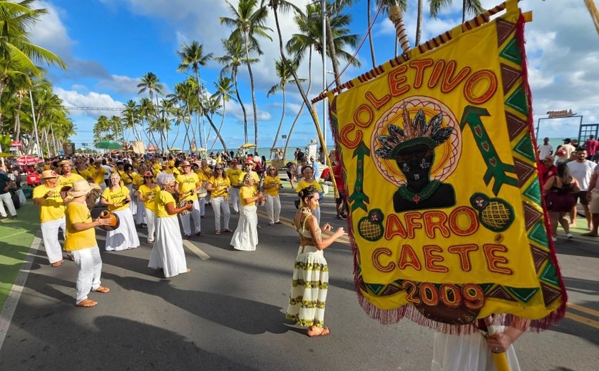 Cortejo Afro celebra a diversidade e reforça o mês da consciência negra na Rua Aberta