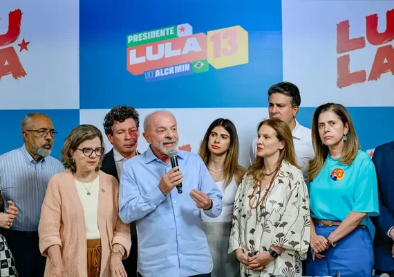 Lula celebra avanço do fim da escala 6x1 e defende investimento público