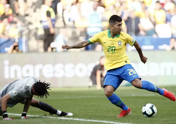 Roberto Firmino lamenta ficar fora da Copa, mas parabeniza convocados