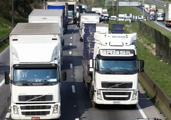 Transportadores rodoviários de carga não precisarão renovar registro