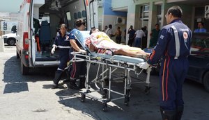 Pacientes transportados por van da Sesau ficam feridos e um morre após capotamento