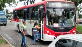 Motoristas de ônibus recebem orientações para dirigir com cuidado na Ufal