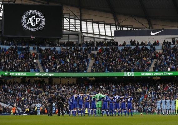 Partida entre City e Chelsea tem homenagens à Chape