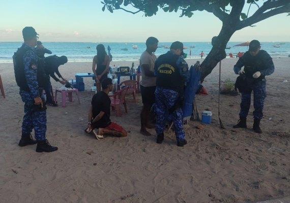 Guarda Municipal prende suspeito por tráfico de drogas na Orla da Pajuçara