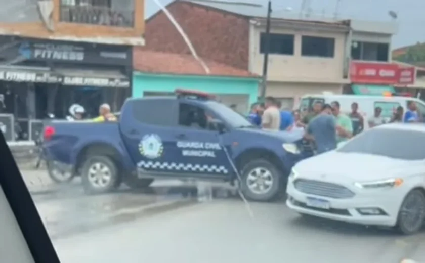 Adolescente fica ferido após colisão entre moto e carro em Japaratinga