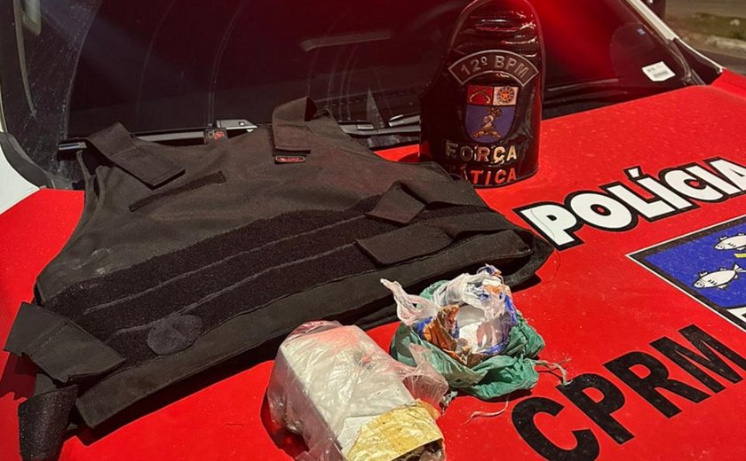 PM prende faccionado do Comando Vermelho com drogas e colete balístico