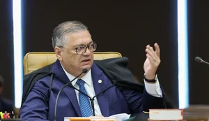 Dino e Zanin votam para julgar Moraes e Mendonça na mesma sessão