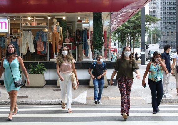 Brasil registra 24.239 novos casos de Covid-19 e mais 72 mortes neste sábado (28)