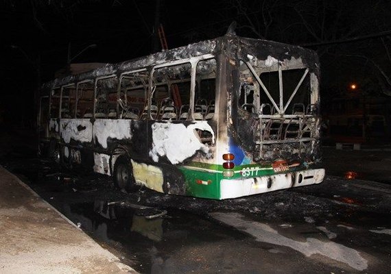 Ônibus são incendiados após morte de suspeito de tráfico