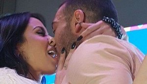 Video! Cantora Alinne Rosa desembolsa R$ 22 mil e ganha beijão de Lucas Lucco