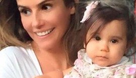 Maria Flor, filha de Deborah Secco, é atacada na web: 'Foi dada parte na polícia'