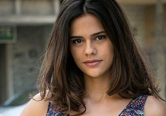 Novela 'A Lei do Amor': Nua, Aline invade cama de Tiago e é escorraçada