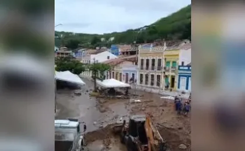 Cerca de 20 pessoas ficam desabrigadas após chuvas em Piranhas