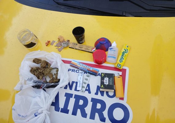 Trio é preso com maconha e comprimidos de Rohypnol na Ponta Verde