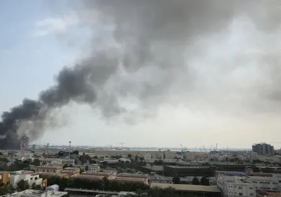Irã afirma ter atacado com mísseis base dos EUA na Arábia Saudita