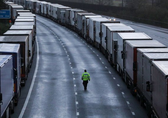 França reabre fronteira com Inglaterra para viajantes sem Covid-19