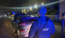 PRF apreende carro com adulteração de sinais identificadores de veículo automotor em Rio Largo