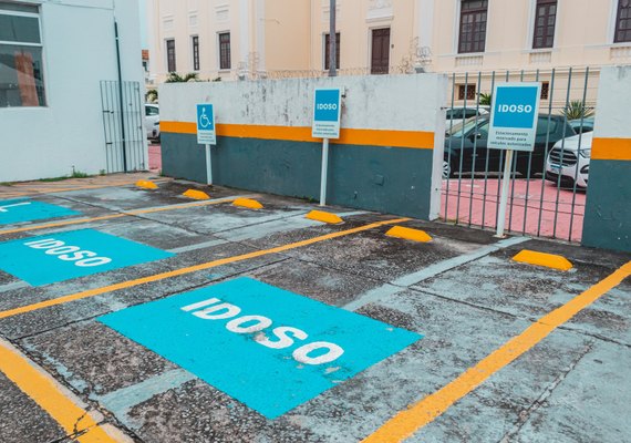 Uso de credenciais é obrigatório para estacionamento em vagas prioritárias
