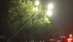 Prefeitura de Maceió recupera equipamentos de iluminação pública danificados pelas chuvas