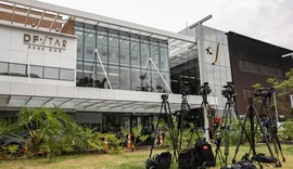 Bolsonaro apresenta crise de soluços e pressão alta após procedimento