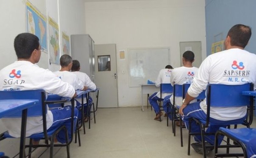 Estado de Alagoas supera crise penitenciária promovendo educação de internos