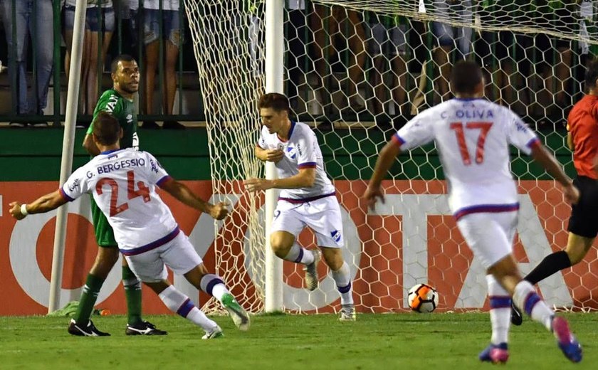 Chapecoense perde a cabeça e o jogo pela estreia na Libertadores