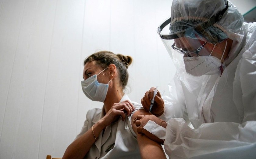 Moscou inicia vacinação de trabalhadores na linha de frente contra a Covid neste sábado