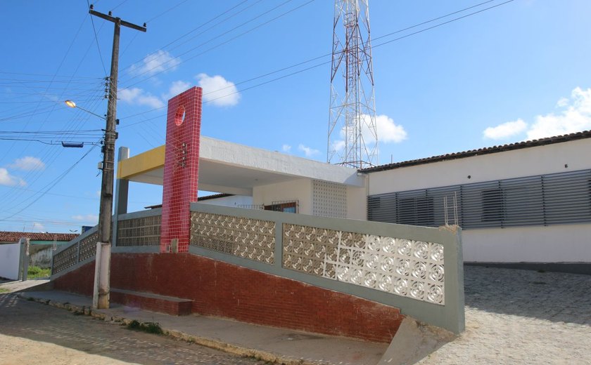 Prefeitura inaugura PSF Terra da Esperança e José Dias e retoma obra de creche