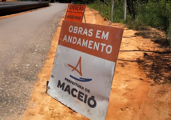 Obra de drenagem interdita trecho da Av. Roberto Mascarenhas Brito