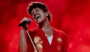 Bruno Mars chega ao Brasil para shows em cinco cidades