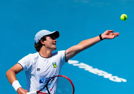 Dores lombares tiram João Fonseca de mais um torneio na Austrália