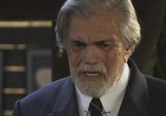 Pai de Darcy suborna Ofélia para separar filho de Elisabeta