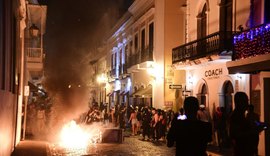 Governador de Porto Rico enfrenta protestos depois de vazamento de mensagens de texto