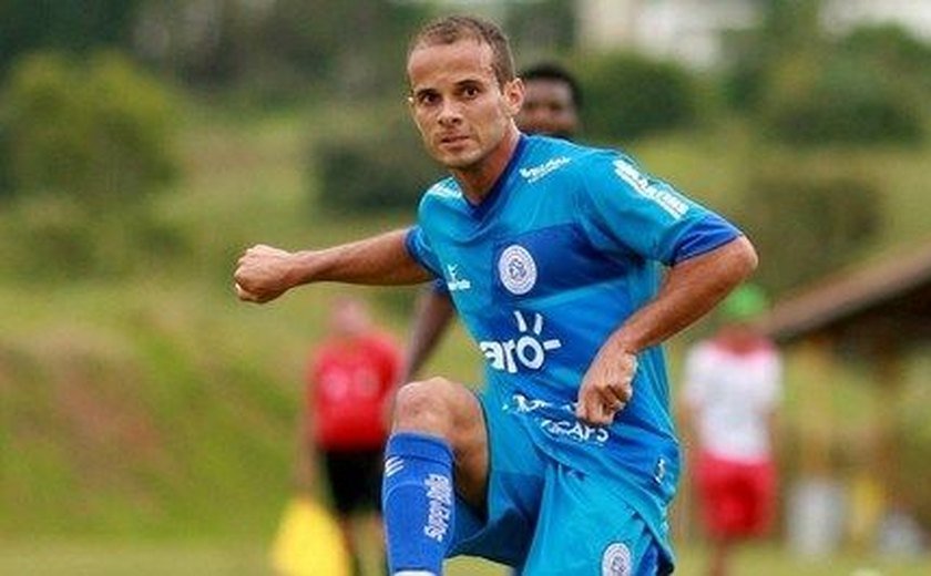 Aos 32 anos, meia alagoano Morais elege parceiro ideal da carreira