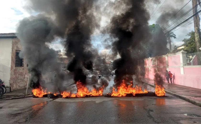 Greve geral: Protestos fecham estradas e diminuem transportes em Alagoas