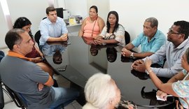 Vice-prefeito recebe moradores da orla lagunar para conhecer projeto de obras na região