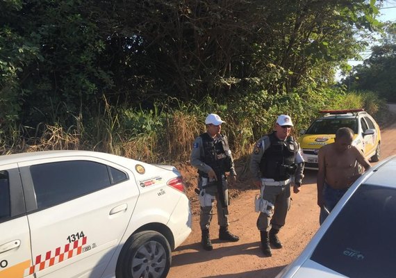 Taxista fica apenas com roupas íntimas após táxi ser levado e BPRv encontra o veículo
