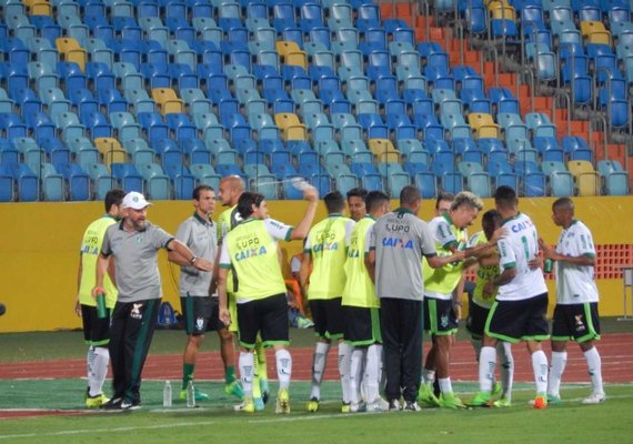 América-MG fica no empate com Goiás e garante liderança