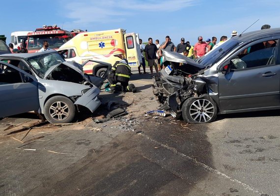 Colisão frontal deixa quatro pessoas feridas em São Luís do Quitunde